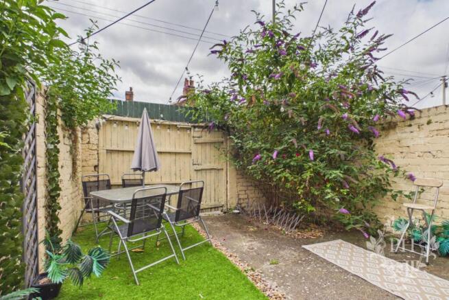 3 bed Terraced for sale Image 12