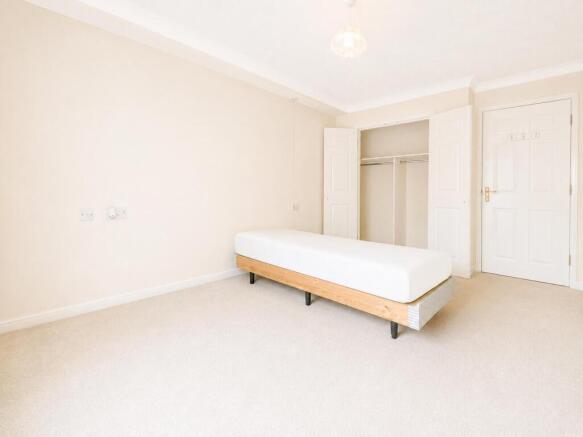 1 bed Retirement Property to rent Image 9