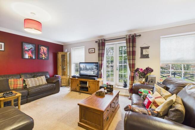 CAM03162G0-PR0403-STILL010