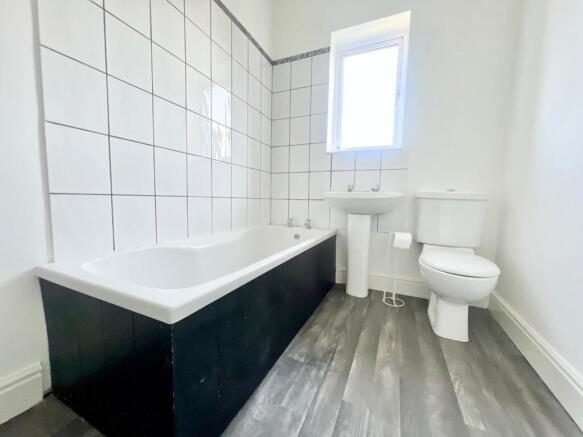 3 bed Terraced to rent Image 10