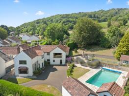 Miri Lodge, Chestnut Avenue, Axbridge BS26 2BS