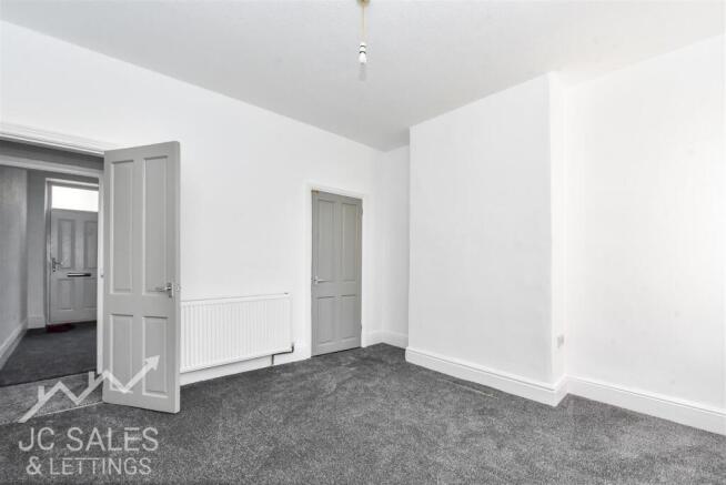 3 bed Terraced to rent Image 4