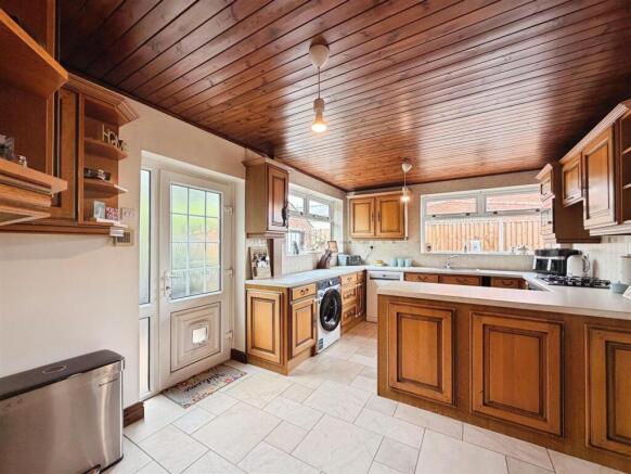 4 bed Semi-Detached for sale Image 8