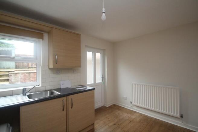 2 bed Terraced to rent Image 5