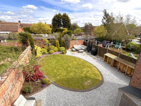 Lovely Landscaped Garden 090