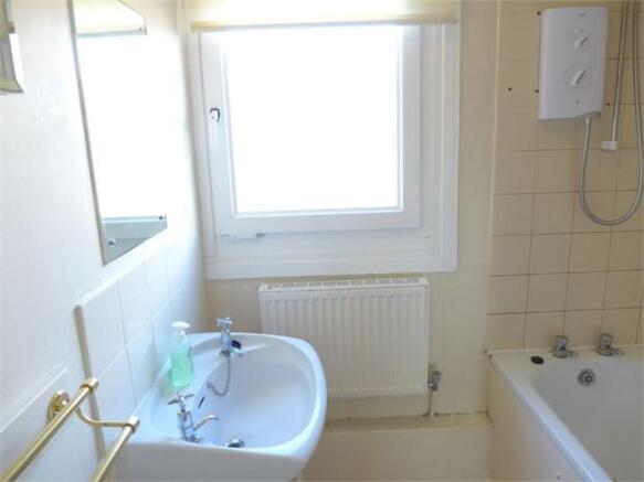 2 bed Apartment to rent Image 5