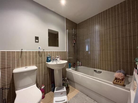 2 bed Apartment for sale Image 7