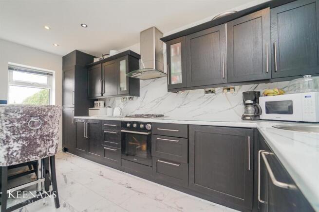 3 bed Semi-Detached for sale Image 6