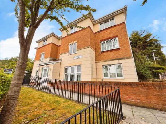 2 bed Apartment for sale Image 6