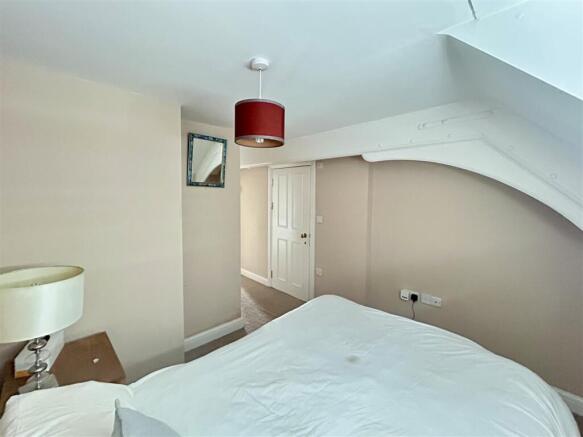 3 bed Terraced to rent Image 9