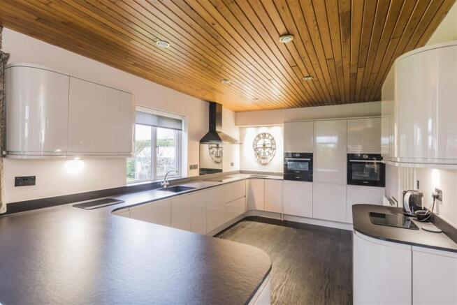 KITCHEN BREAKFAST FAMILY ROOM