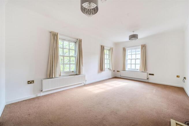 Sitting/dining room