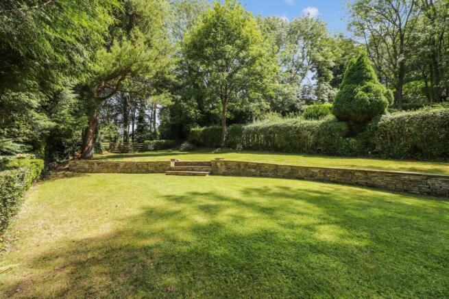 5 bed Detached for sale Image 4