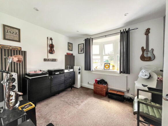 2 bed Semi-Detached Bungalow for sale Image 9