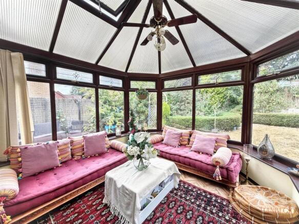 4 bed Detached for sale Image 11