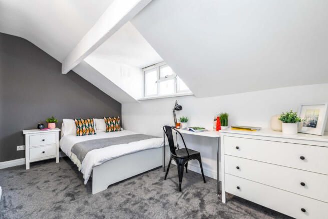 6 bed House to rent Image 5