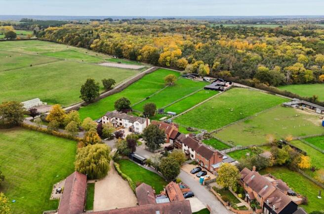 Front aerial with paddock
