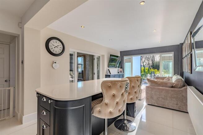 4 bed Detached for sale Image 5