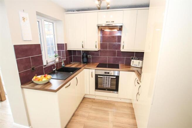 FITTED KITCHEN / DINER