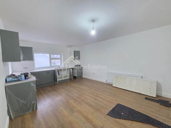 4 bed Terraced for sale Image 4