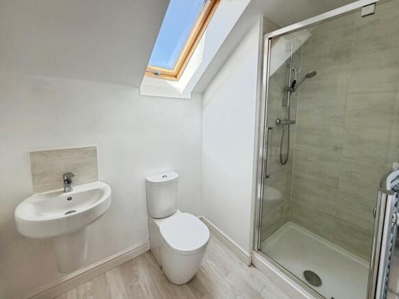 4 bed Detached to rent Image 12