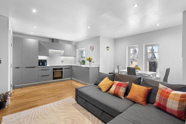 3 bed Flat for sale Image 6