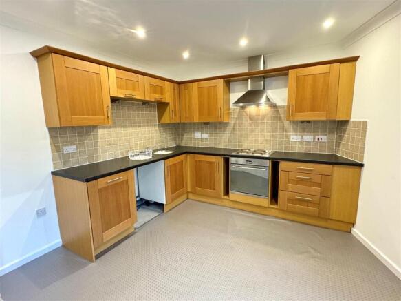 6 Trehellan Heights Kitchen