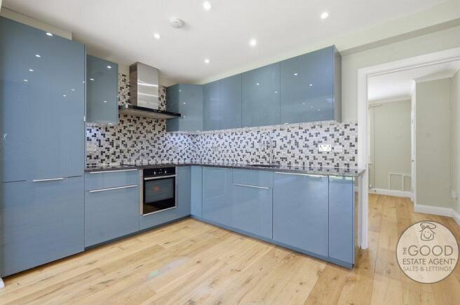 Barrington Green, Loughton, IG10 2BA photo 4
