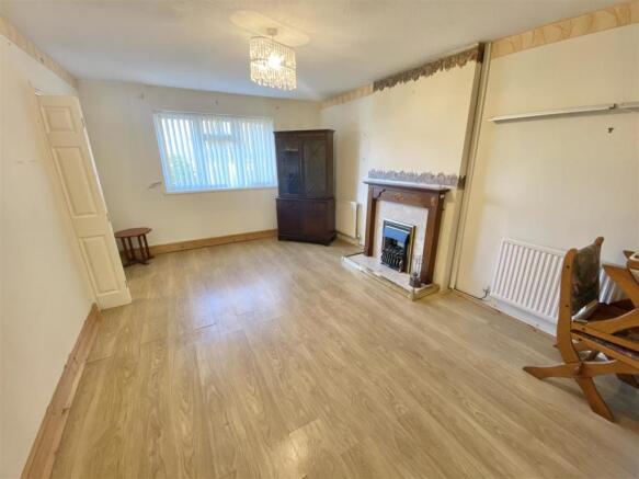 LIVING/DINING ROOM