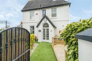 Flat 1, Trevine House, Bay View Villas, Penzance TR18 4HU
