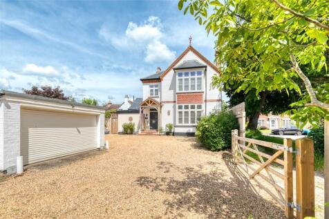 Dunboe Place, Shepperton, Surrey, TW17
