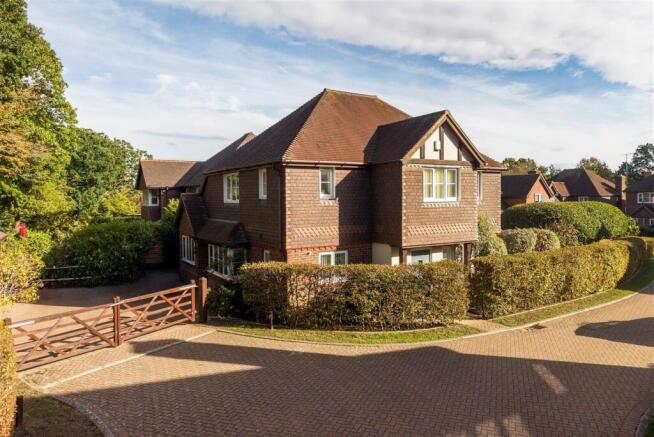 9 Wintons Close-1.jpg