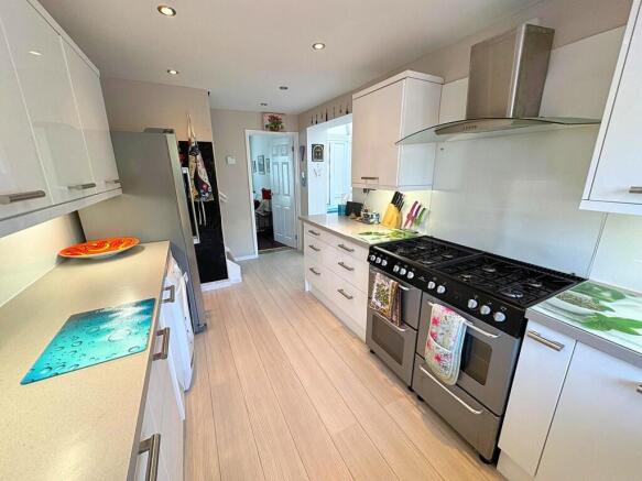 Kitchen to side p...