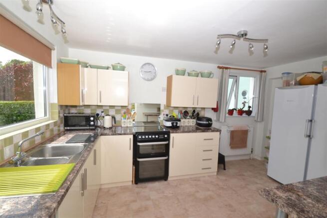 KITCHEN/BREAKFAST ROOM