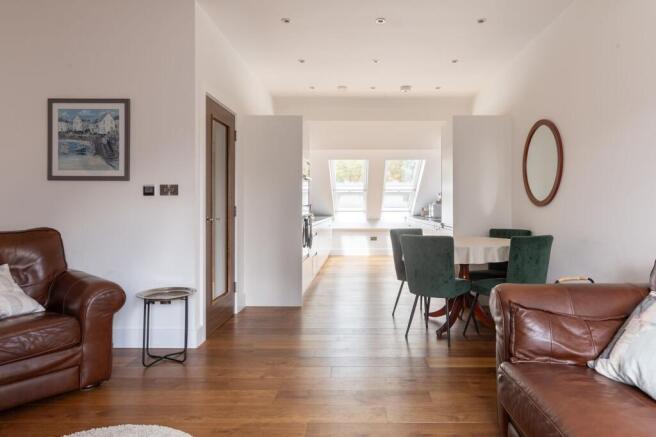 3 bed Apartment for sale Image 6