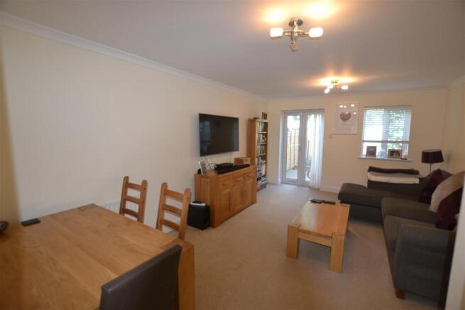 LOUNGE/ DINING ROOM