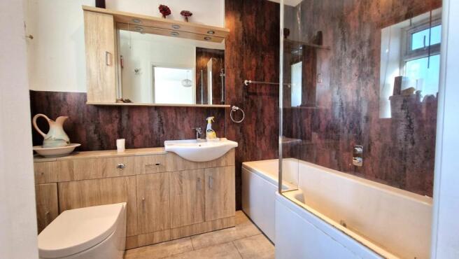 En-Suite Bathroom