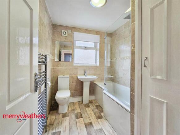 3 bed Terraced to rent Image 4