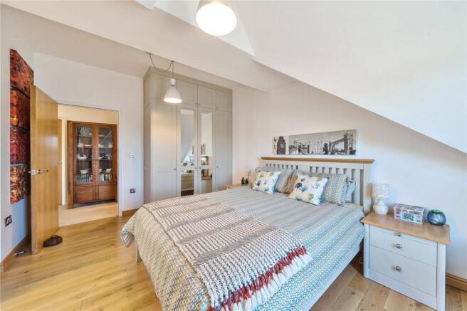 3 bed Apartment for sale Image 10