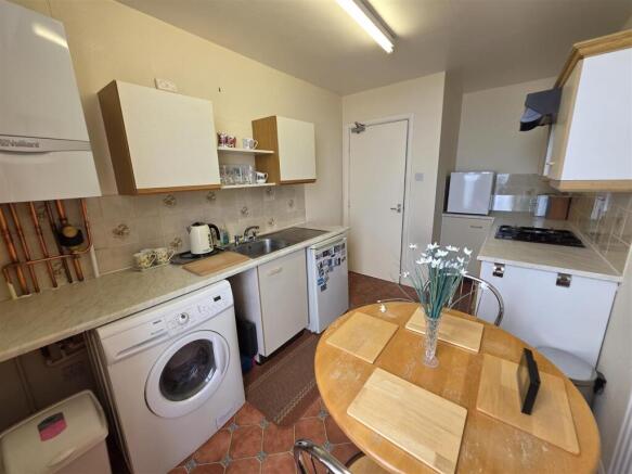 2 bed Apartment for sale Image 6