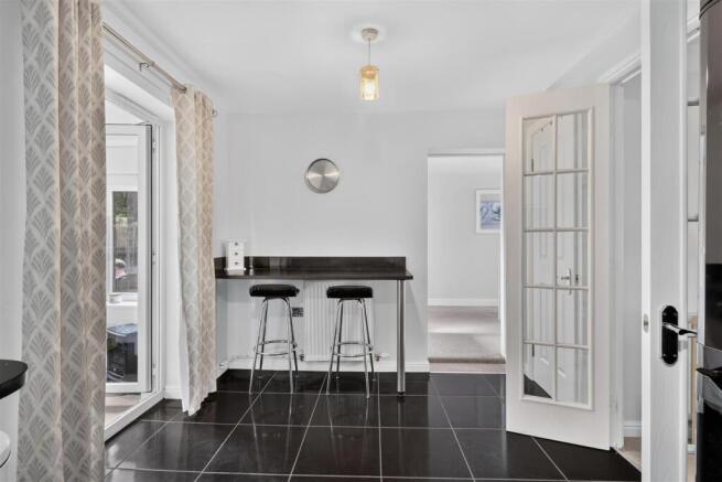 3 bed Semi-Detached for sale Image 6