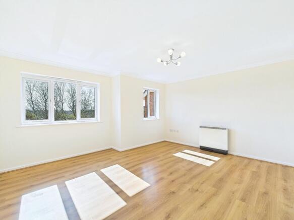 CAM01909G0-PR0307-STILL006