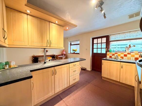 4 bed Detached for sale Image 4