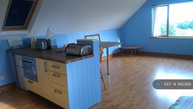 Kitchen / Dining Area