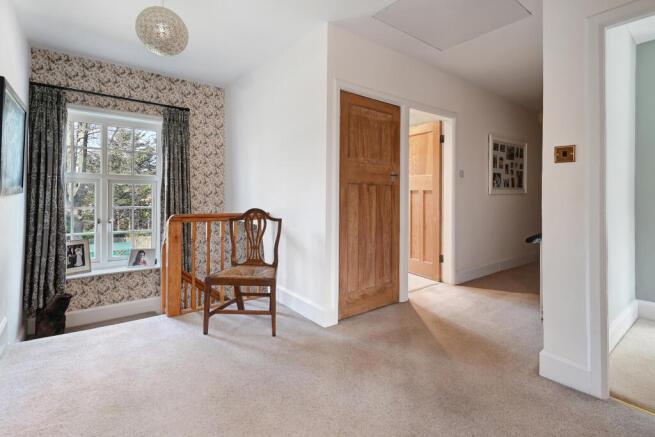 5 bed Semi-Detached for sale Image 12