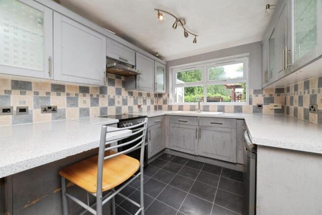 4 bed Detached for sale Image 5