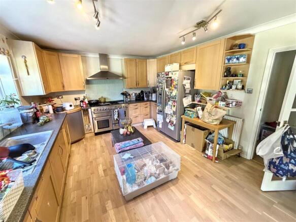 Priory Close, Dorking photo 4