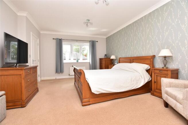 6 bed Detached for sale Image 7