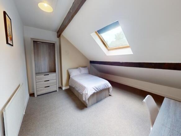 4 bed Apartment to rent Image 4