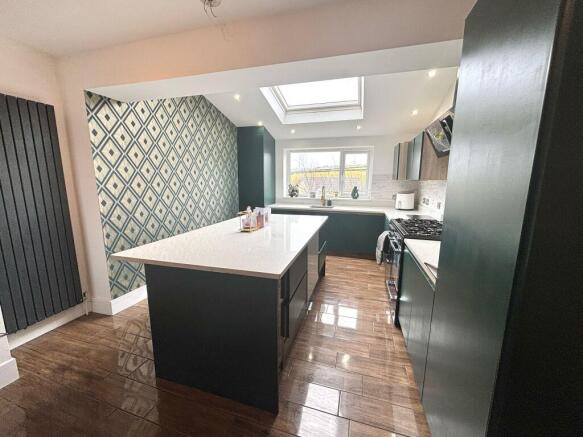 4 bed Semi-Detached for sale Image 7